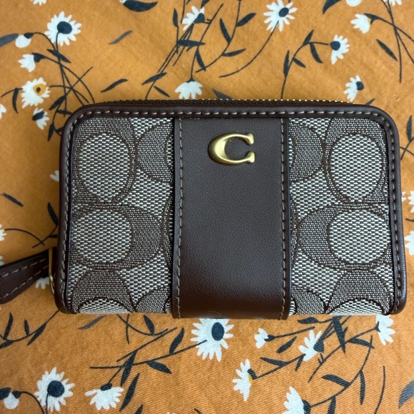 Coach Accessories - Coach Brown and Cream Card Holder